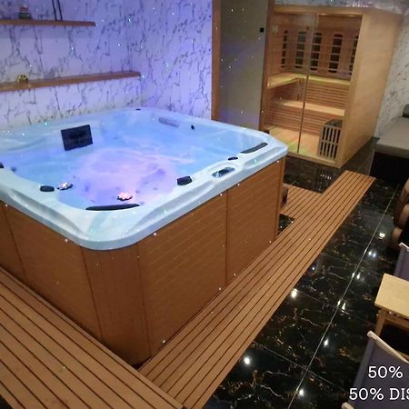 Apartments With Private Saunas & Wellness Gobi ポドチェトルテク エクステリア 写真