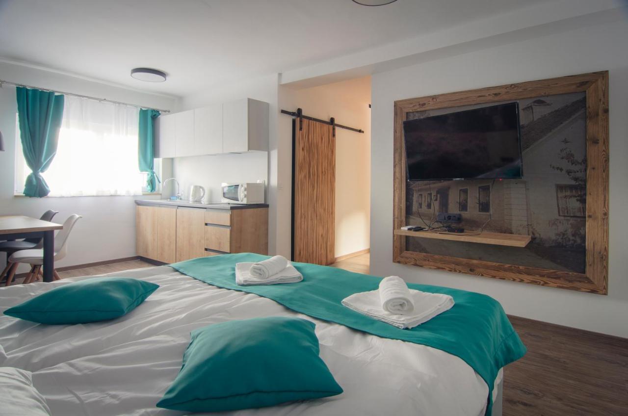 Apartments With Private Saunas & Wellness Gobi ポドチェトルテク エクステリア 写真