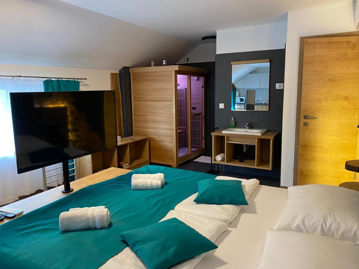 Apartments With Private Saunas & Wellness Gobi ポドチェトルテク エクステリア 写真